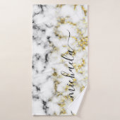 白黒の大理石金ゴールドスパークル名前をカスタムする バスタオル (バスタオル)