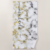 白黒の大理石金ゴールドスパークル名前をカスタムする ビーチタオル (正面)