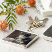 白黒の子猫におもしろいが絡まっている キーホルダー (側面)