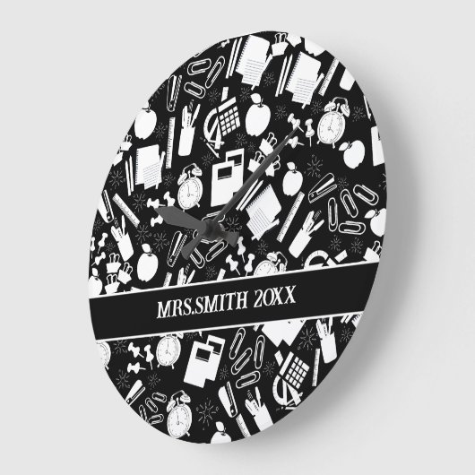 白黒の学校用品のパターン ラージ壁時計 (傾斜)