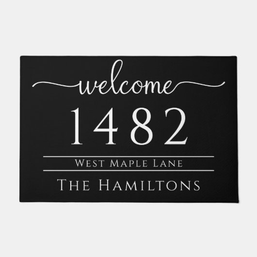 白黒の家族の名前のアドパーソナライズされたレス ドアマット (正面)
