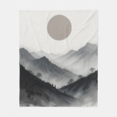 白黒の山の風景 フリースブランケット (正面)