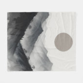 白黒の山の風景 フリースブランケット (正面(横))