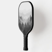 白黒の山林ランドスケープのミニマリスト ピックルボールラケット (左)
