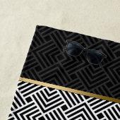 白黒の幾何モダンパターン ビーチタオル (インサイチュ)