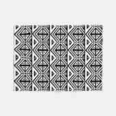 白黒の幾何学的な部族パターン フリースブランケット (正面(横))