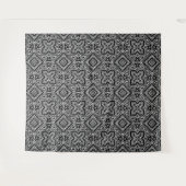 白黒の幾何学的エスニックパターンオーナメント タペストリー (正面(横))