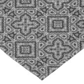 白黒の幾何学的エスニックパターンオーナメント テーブルクロス (アングル)