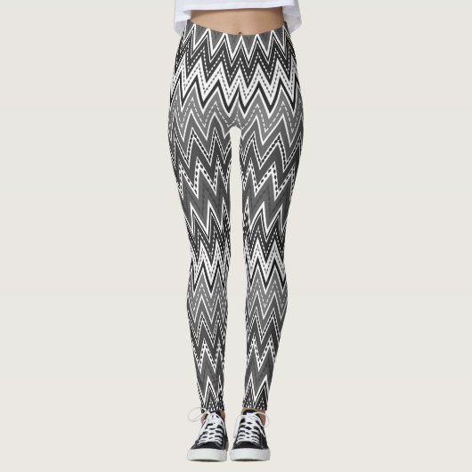 白黒の幾何学的ジグザグパターン レギンス (正面)