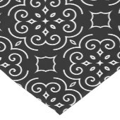 白黒の幾何学的パターンのダベットカバー ショートテーブルランナー (コーナー)