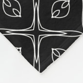 白黒の幾何学的パターン フリースブランケット (角)