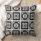 白黒の幾何等号パターン クッション (ブランケット)