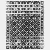 白黒の幾何等号パターン フリースブランケット (正面)