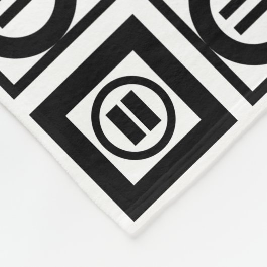 白黒の幾何等号パターン フリースブランケット (角)