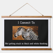 白黒の思考シマウマに詰まる 吊り下げ型タペストリー (正面)