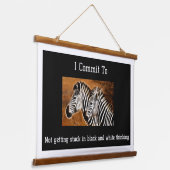 白黒の思考シマウマに詰まる 吊り下げ型タペストリー (傾斜あり)