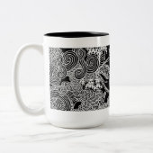 白黒の抽象的な花のマグ ツートーンマグカップ (左)