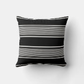 白黒の数々のストライプ クッション (裏面)