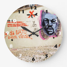 白黒の数字を使ったリスボングラフティアート