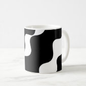 白黒の斜め波パターン コーヒーマグカップ (正面右)