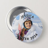 白黒の曲線の文字家族の写真 缶バッジ (正面&裏面)