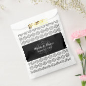 白黒の書道ヴィンテージダマスコウェディング フェイバーバッグ (封をした状態)