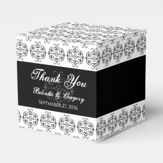 白黒の書道ヴィンテージダマスコウェディング フェイバーボックス (正面サイド)