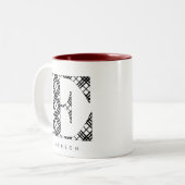 白黒の格子縞の文字E ツートーンマグカップ (正面左)