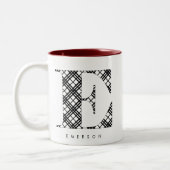 白黒の格子縞の文字E ツートーンマグカップ (左)