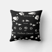 白黒の森林の生き物の動物の足跡 クッション (裏面)