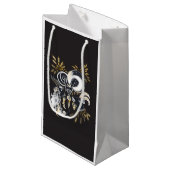 白黒の歌いヤギのインクイラストレーション スモールペーパーバッグ (正面アングル)