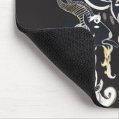 白黒の歌いヤギのインクイラストレーション マウスパッド (コーナー)