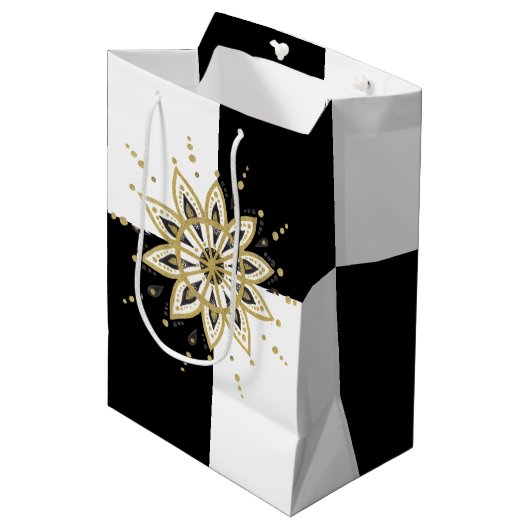 白黒の正方形金ゴールドと金ゴールドモダン曼荼羅 ミディアムペーパーバッグ (正面アングル)