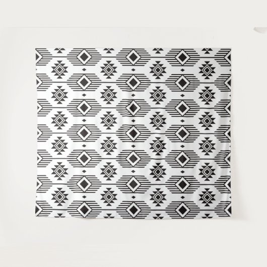 白黒の民族イカットの幾何学的パターン タペストリー (正面(横))