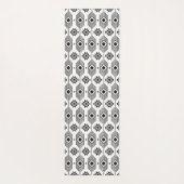 白黒の民族イカットの幾何学的パターン ヨガマット (裏面)