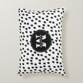 白黒の水彩筆跡モノグラム アクセントクッション (正面(垂直))