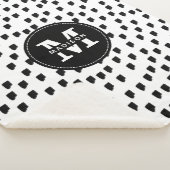 白黒の水彩筆跡モノグラム シェルパブランケット (3/4)