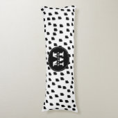 白黒の水彩筆跡モノグラム ボディピロー (正面縦)