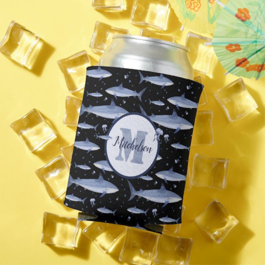 白黒の水色シャーク・モノグラム🦈 缶クーラー (インサイチュ 夏)