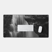 白黒の滝の長い露出 デスクマット (キーボード&マウス)