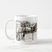 白黒の灰色のアミの馬 コーヒーマグカップ (左)