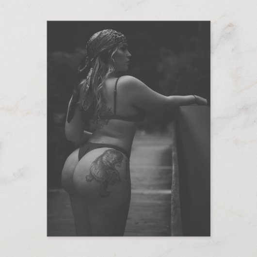 白黒の熱いビキニの女の子の写真 ポストカード (正面)