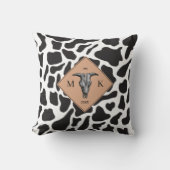 白黒の牛の斑点の動物のパターンのモノグラム クッション (正面)
