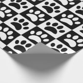 白黒の犬が四角く歩く ラッピングペーパー (角)