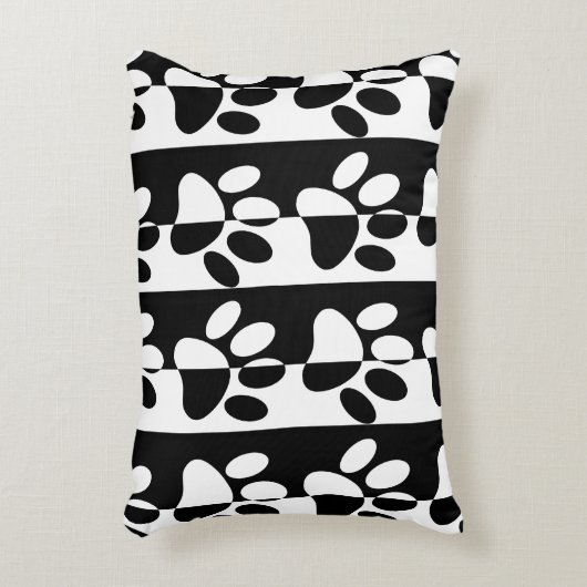 白黒の犬の手足とストライプ アクセントクッション (正面(垂直))