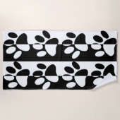 白黒の犬の手足とストライプ ビーチタオル (正面)