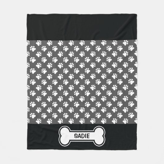 白黒の犬の足と名前の付いた骨 フリースブランケット (正面)