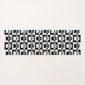 白黒の犬の足跡が四角形に印刷される ヨガマット (裏面(横))