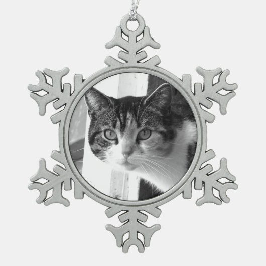 白黒の猫 スノーフレークピューターオーナメント (正面)