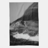 白黒の目のアートワーク キッチンタオル (縦)